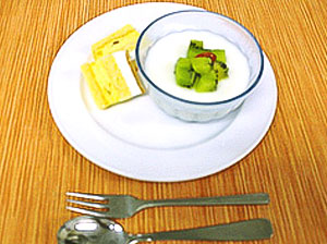 杏仁豆腐とマンゴーケーキ[写真]