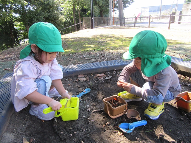 主題活動（製作・室内遊び・散歩）[写真]