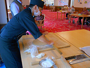 蕎麦打ち[写真]